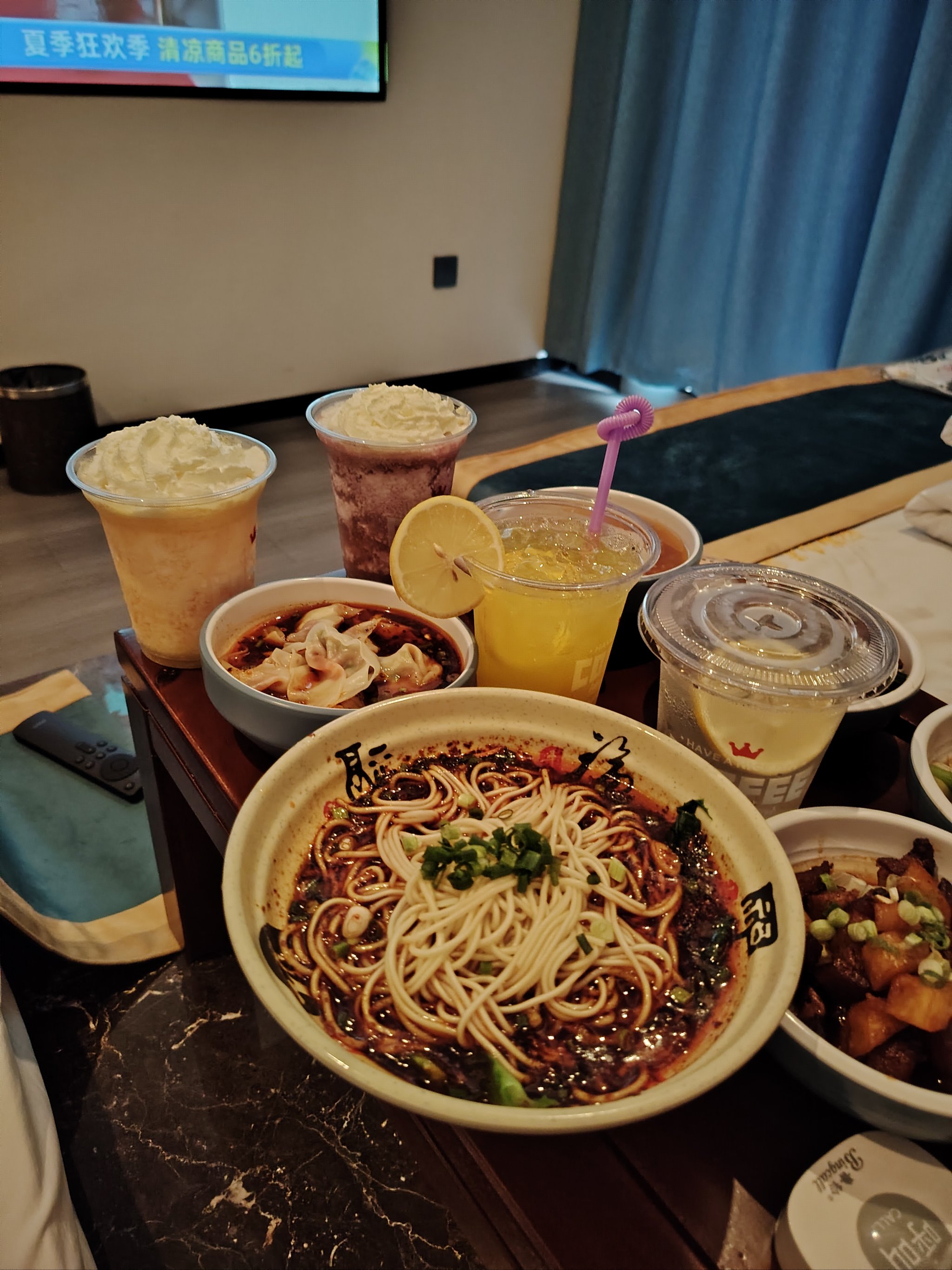 重庆足疗店众多，如何挑选一家满意的？从服务周到等多角度综合考虑